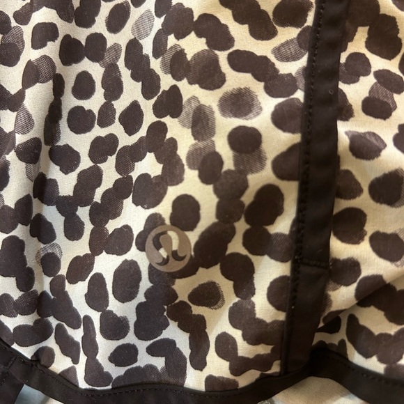 lululemon Speed Shorts Super Cheetah Print Blue Black - Picture 9 of 9